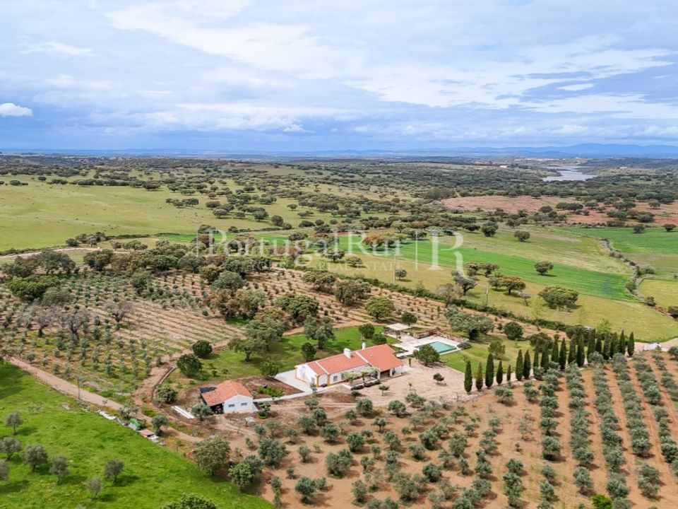 Farm hus i Sao Lourenco de Mamporcao e Sao Bento de Ana Loura, Evora - foto 1