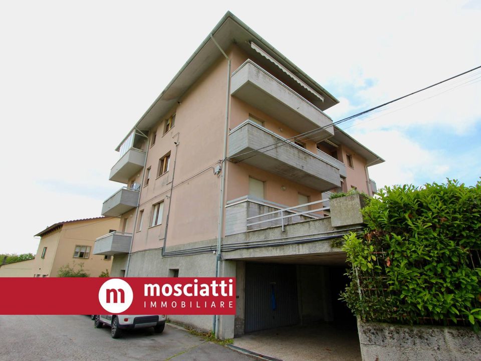 Parkeringsplads i Esanatoglia, Macerata - foto 1