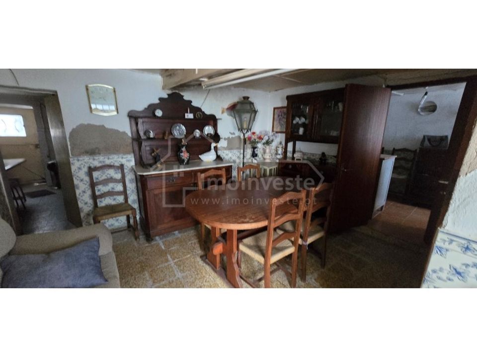 Casa adossada a Alcains, Castelo Branco - foto 1