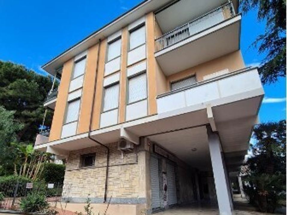 Erhvervsejendom i Loano, Savona - foto 1