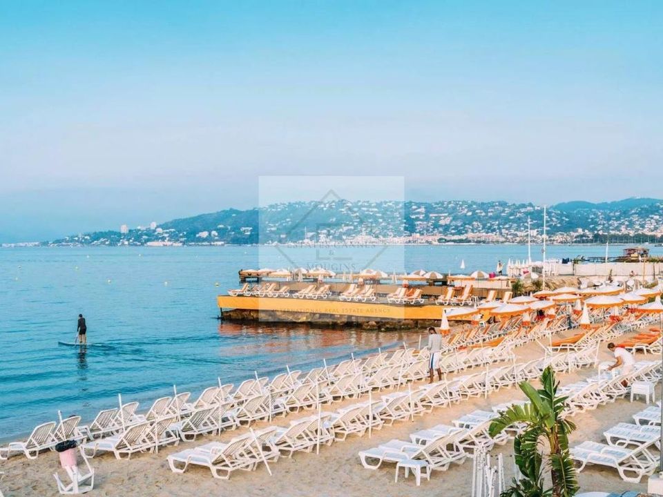 Erhvervsejendom i Juan-les-Pins, Alpes-Maritimes - foto 2