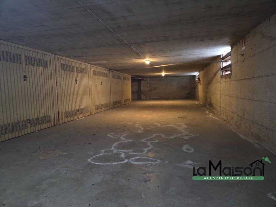 Parkeringsplads i Santhia, Vercelli - foto 1