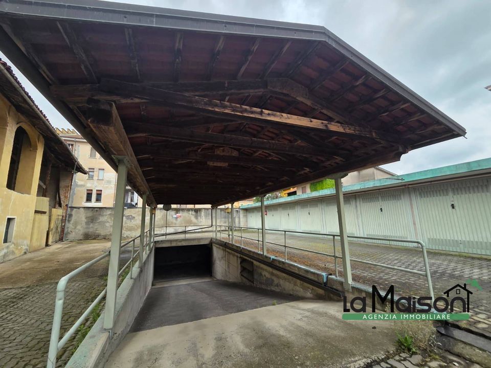 Parkeringsplads i Santhia, Vercelli - foto 3