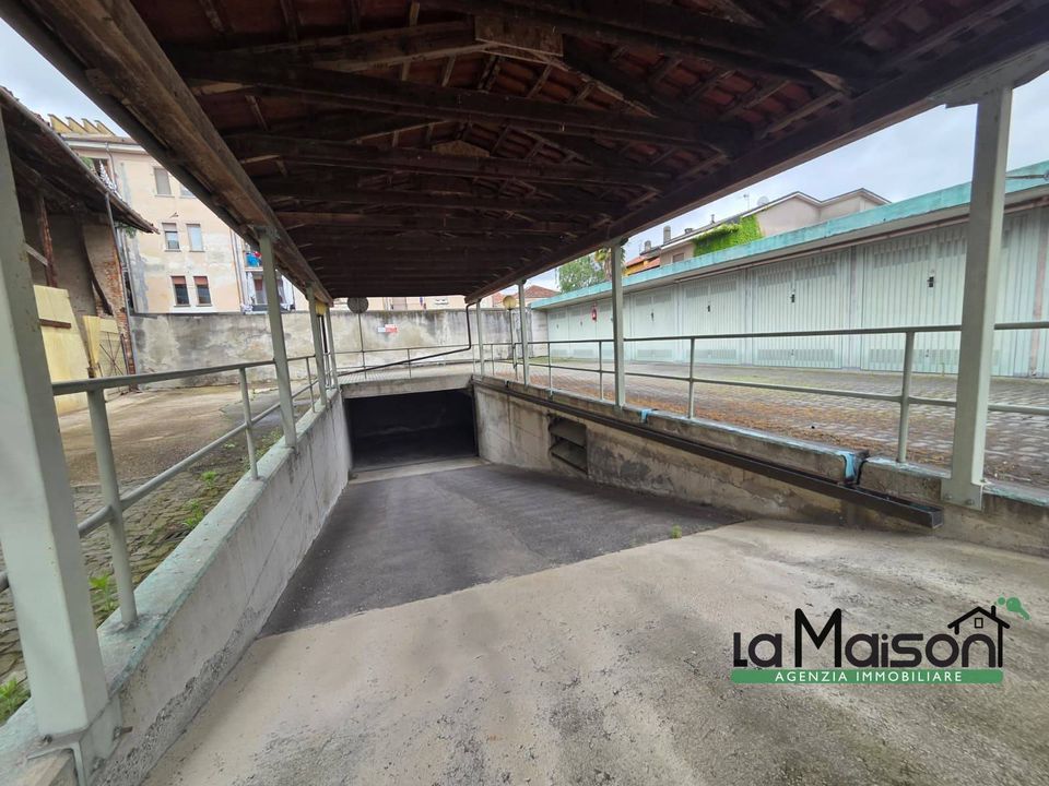 Parkeringsplads i Santhia, Vercelli - foto 5