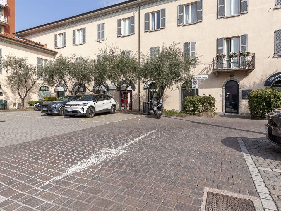 L'establiment comercial a Mandello del Lario, Lecco - foto 1