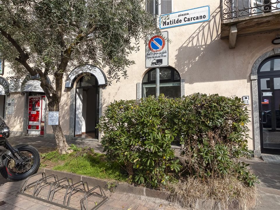 L'establiment comercial a Mandello del Lario, Lecco - foto 2