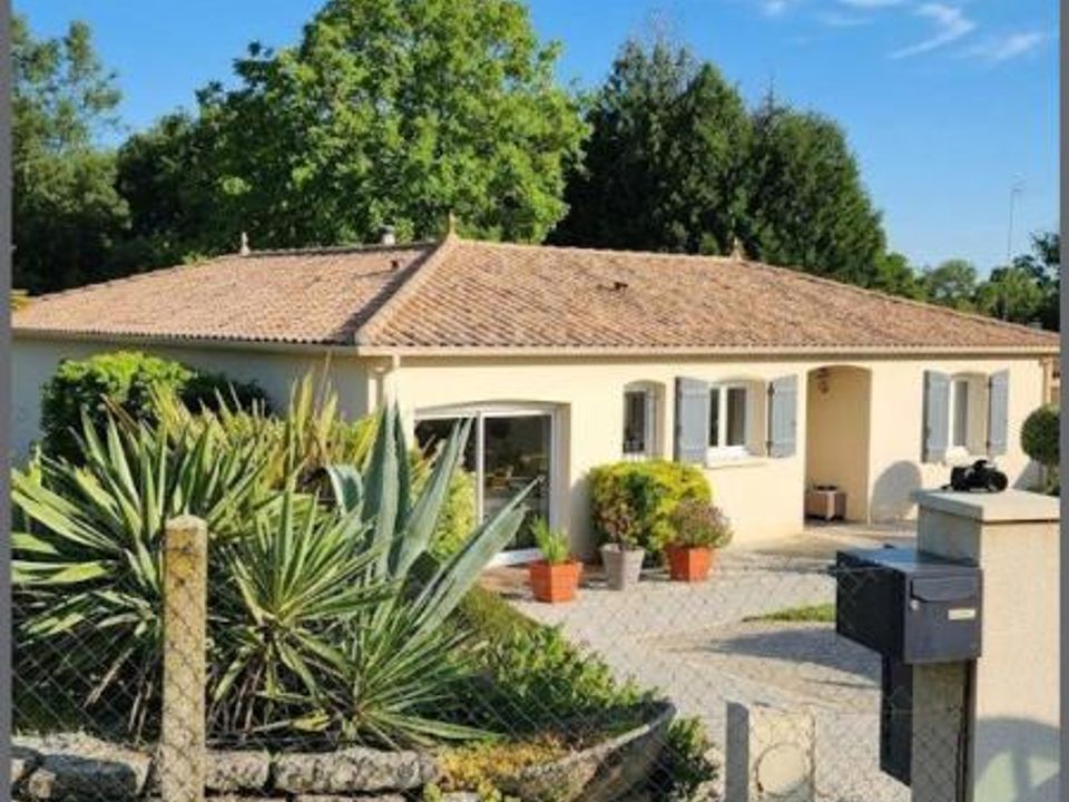 Villa i Bussac-sur-Charente, Charente-Maritime - foto 1