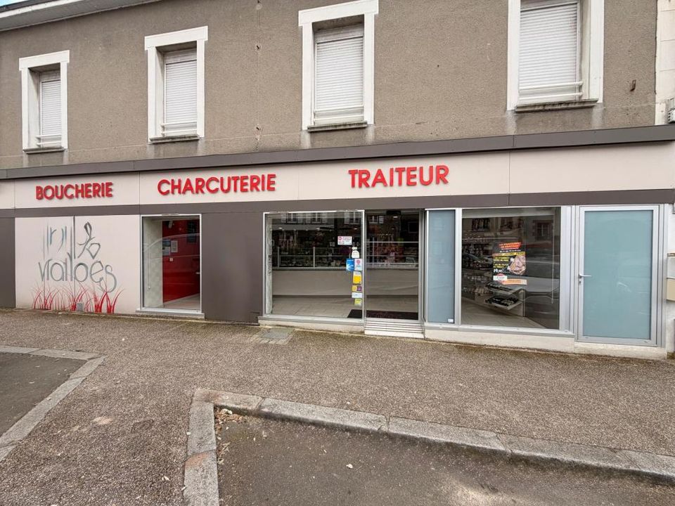 Erhvervsejendom i Ernee, Mayenne - foto 1