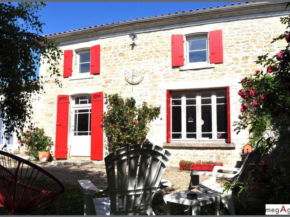 Landejendom i Saint-Georges-de-Longuepierre, Charente-Maritime - foto 1