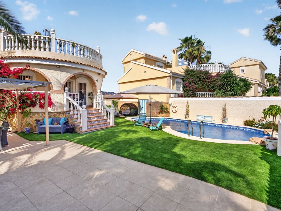 Villa - Gran Alacant, Alicante - photo 1