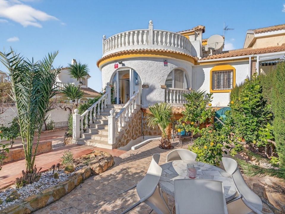 Villa - Gran Alacant, Alicante - photo 1
