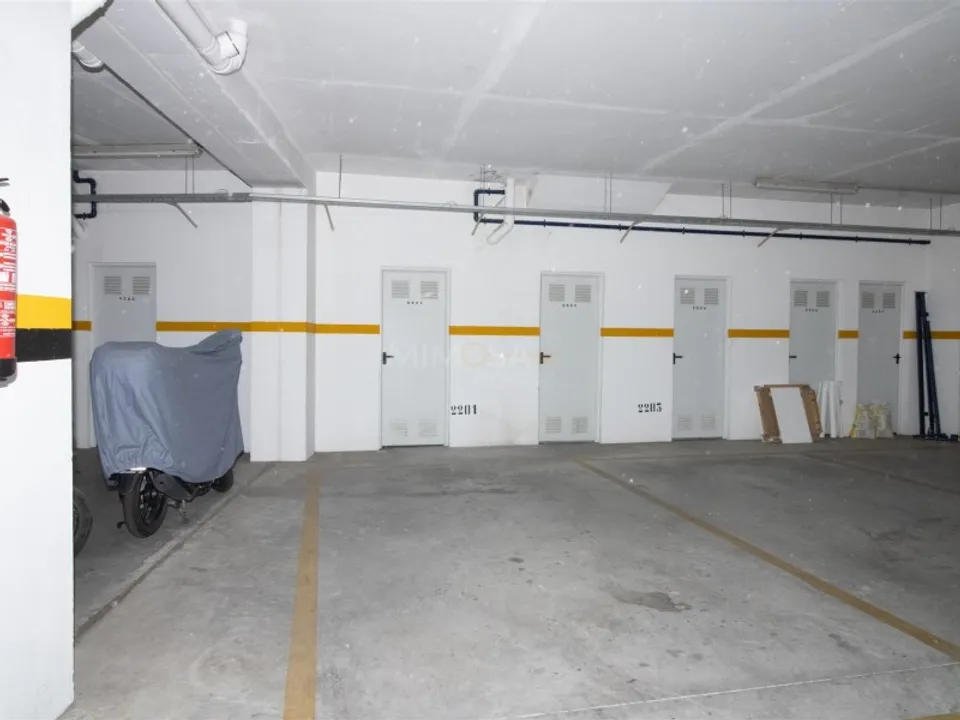 Garage i Lagos, Faro - foto 1