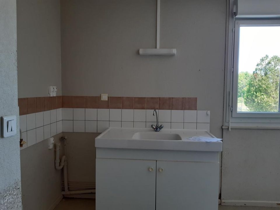 Apartment in Saint-Loup-sur-Semouse, Haute-Saone - photo 2