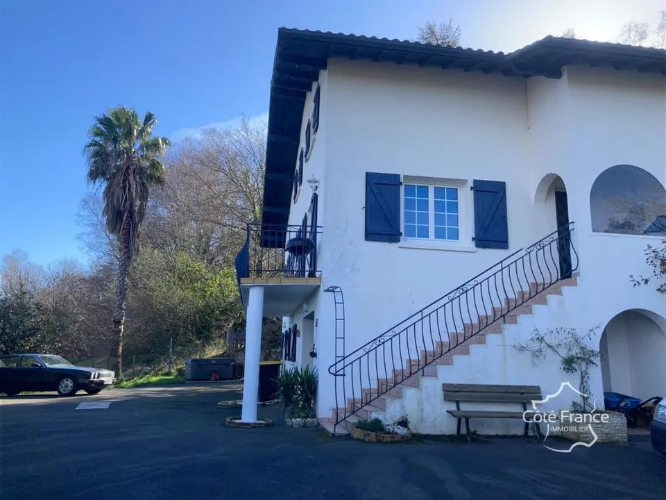 Villa i Cambo-les-Bains, Pyrenees-Atlantiques - bilde 2
