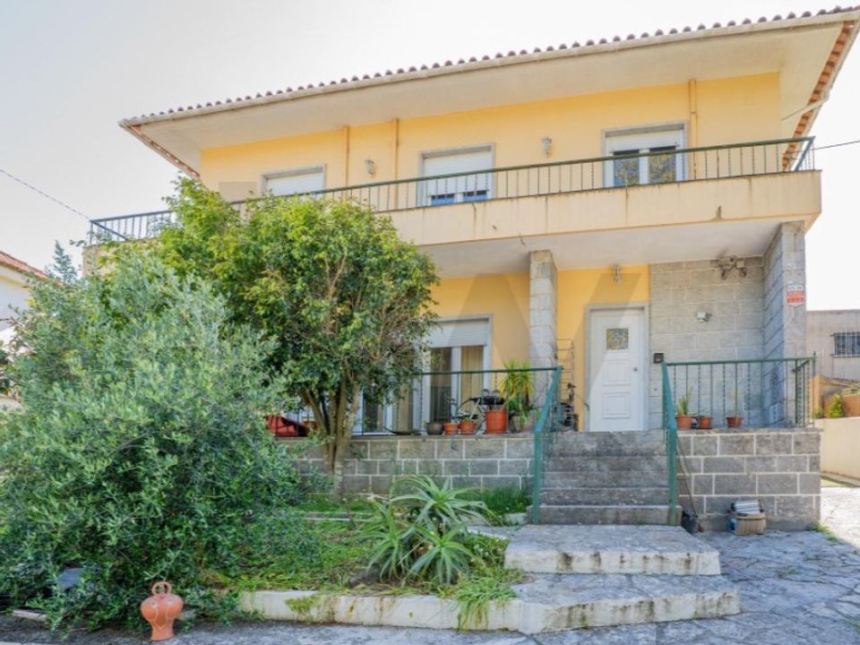 Villa in Rio de Mouro-Estacao, Lisbon - foto 1