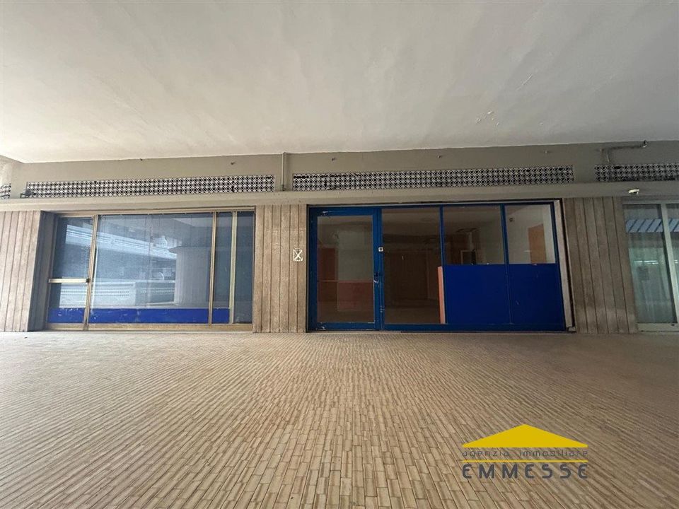 Erhvervsejendom i Carrara, Massa and Carrara - foto 1