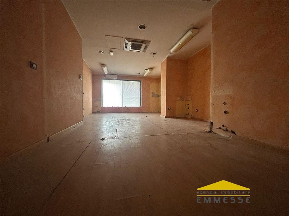Erhvervsejendom i Carrara, Massa and Carrara - foto 4