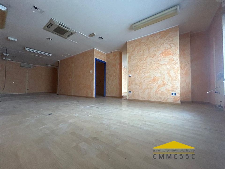 Erhvervsejendom i Carrara, Massa and Carrara - foto 5