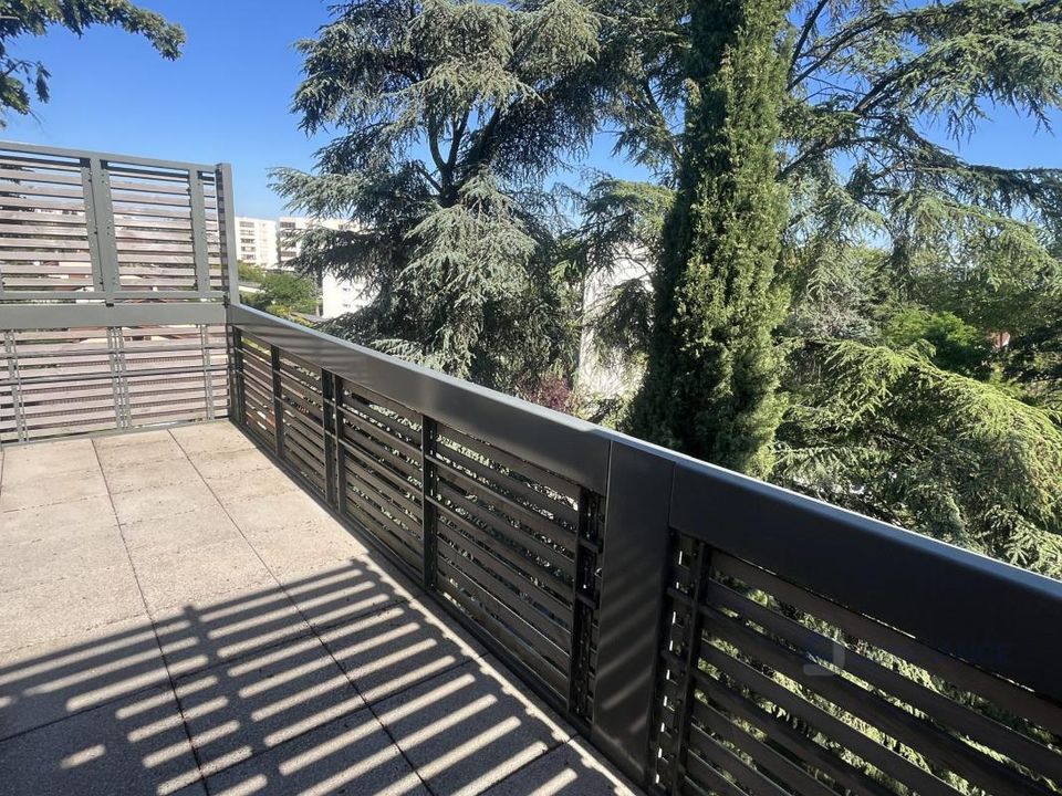 Lejlighed i Décines-Charpieu, Rhone - foto 1