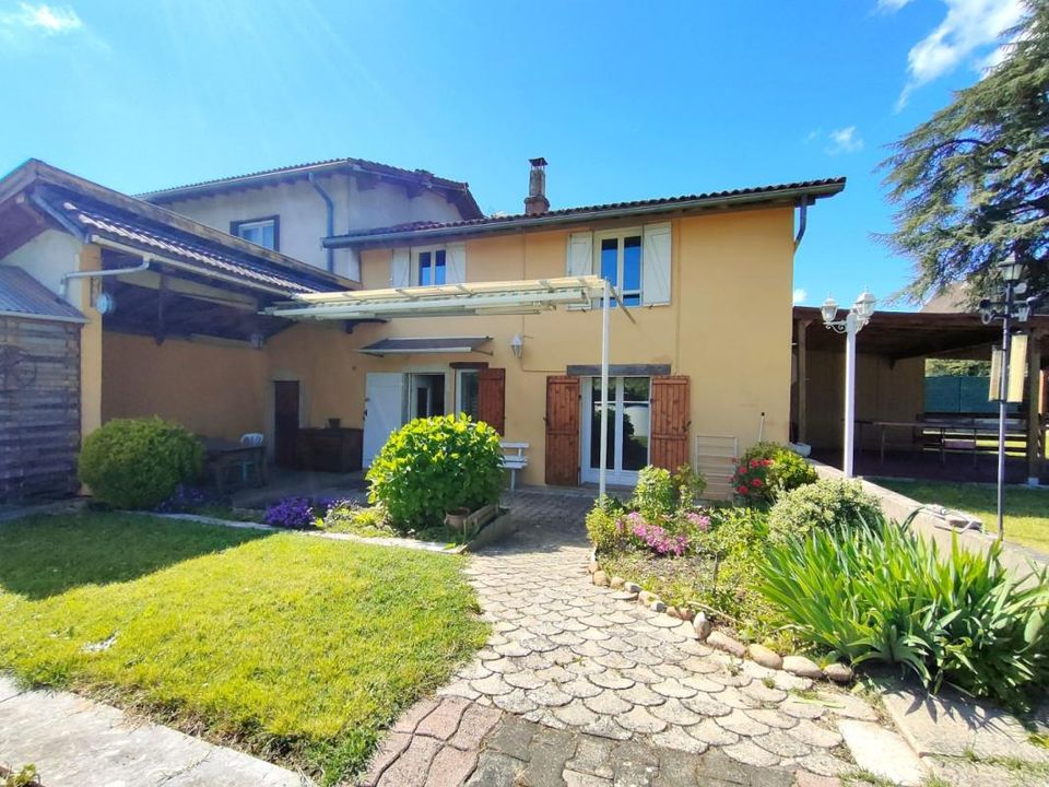 Villa i Villieu-Loyes-Mollon, Ain - foto 1