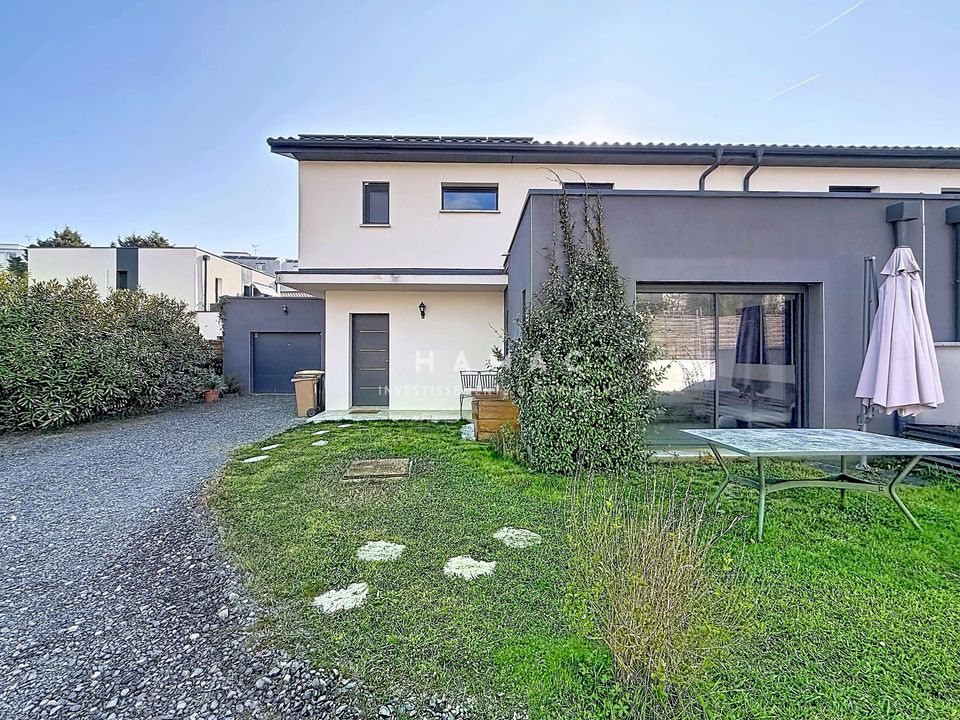 Villa i Villefranche-sur-Saône, Rhone - foto 1