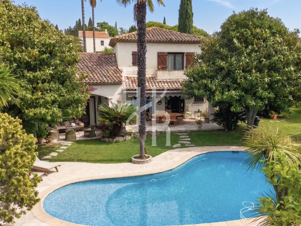Villa i Mougins, Alpes-Maritimes - foto 1