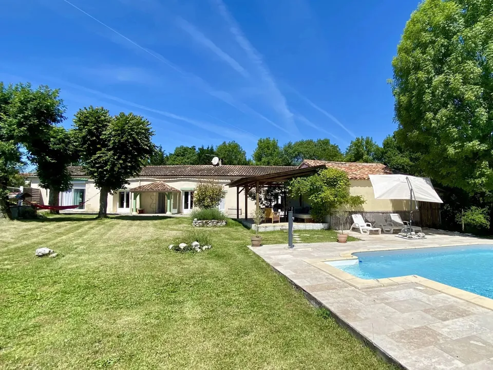 Villa in Monflanquin, Lot-et-Garonne - foto 1