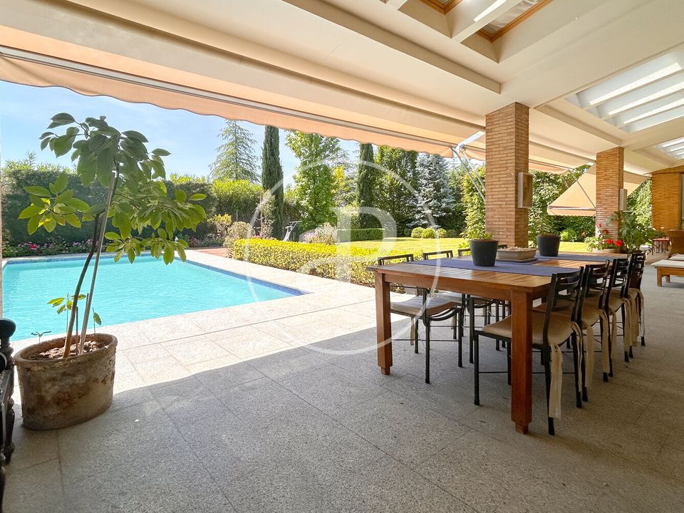 Villa i Pozuelo De Alarcon, Madrid - foto 1