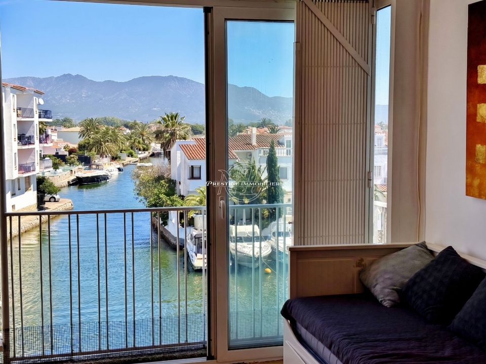 Lejlighed i Empuriabrava, Gerona - foto 1