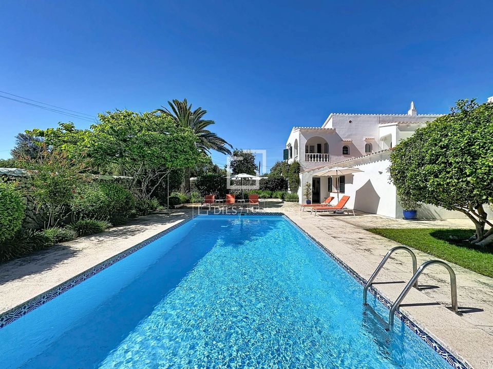 Villa in Es Castell, Menorca - foto 1