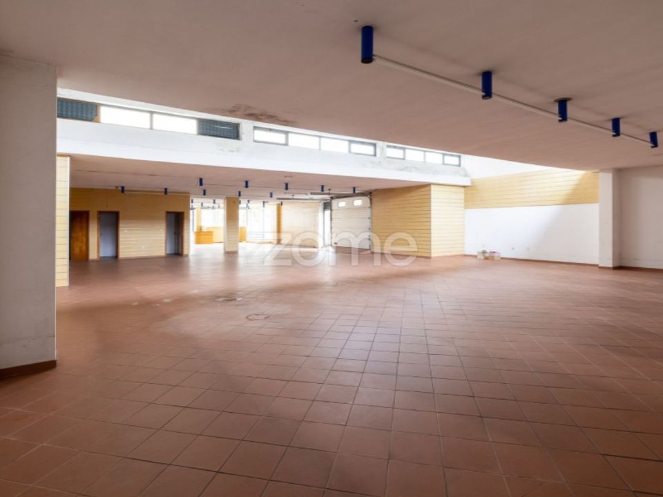 Erhvervsejendom i Aguas Santas, Porto - foto 1