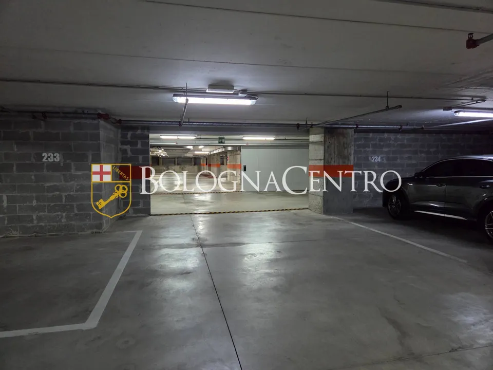 Parkeringsplass i Bologna, Bologna - bilde 3