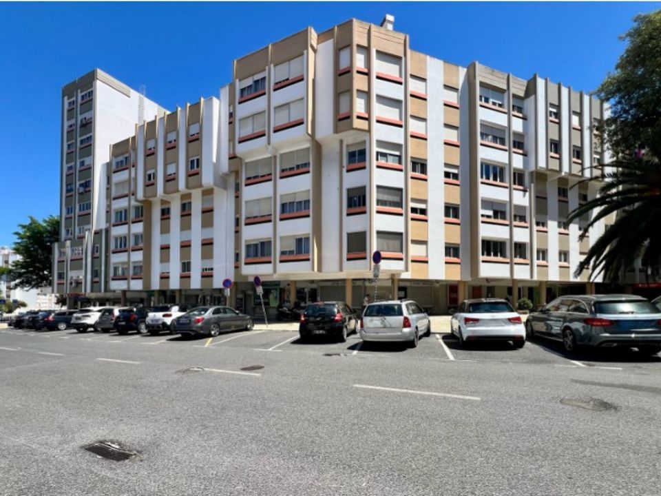 Erhvervsejendom i Alges, Lisbon - foto 1