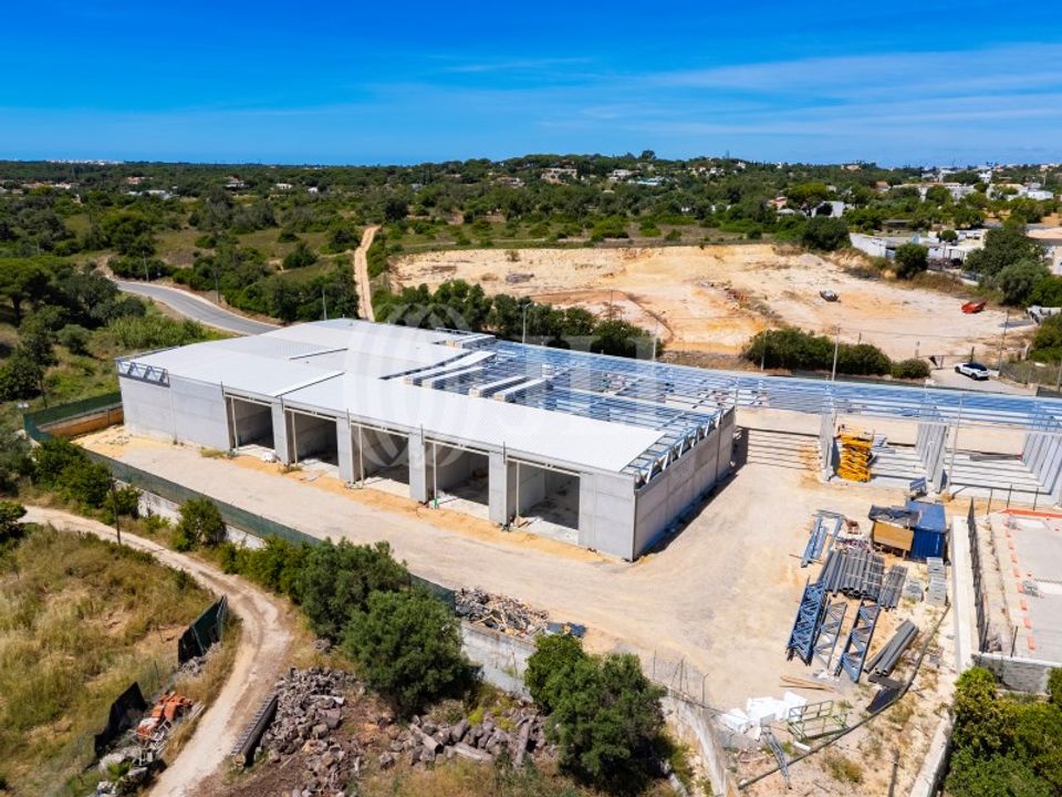 Erhvervsejendom i Almancil, Faro - foto 1