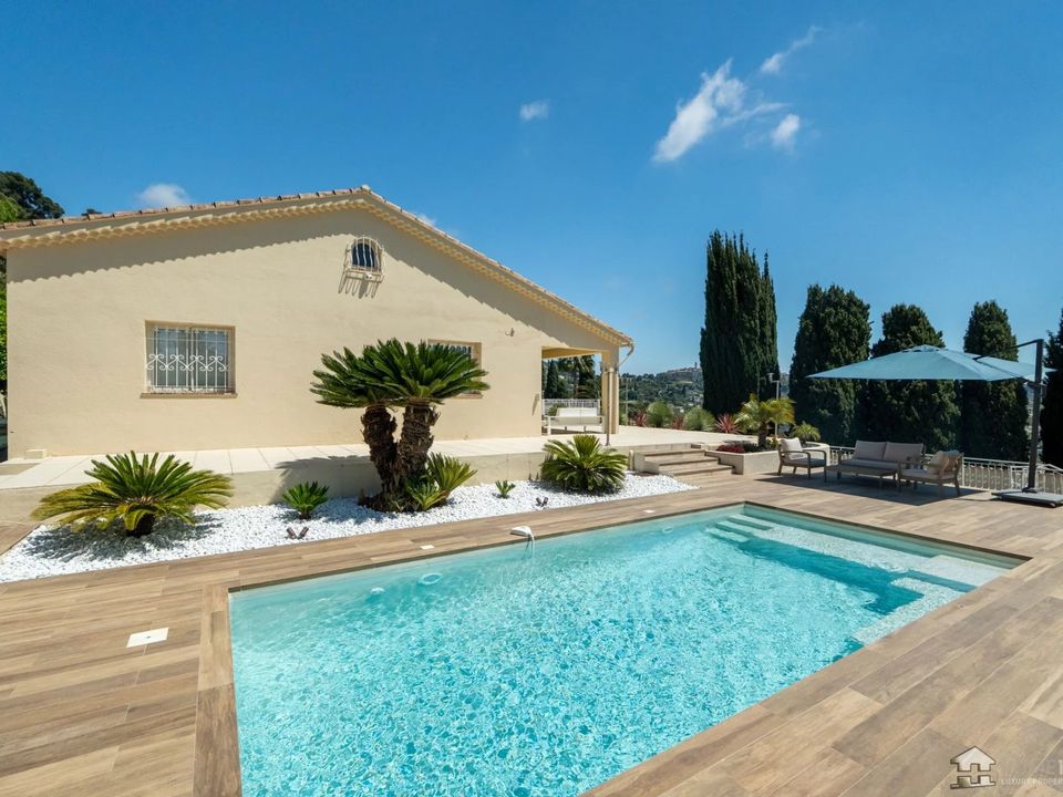 Villa i La Colle-sur-Loup, Alpes-Maritimes - foto 1