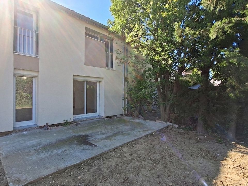 Villa in Le Thor, Vaucluse - photo 1