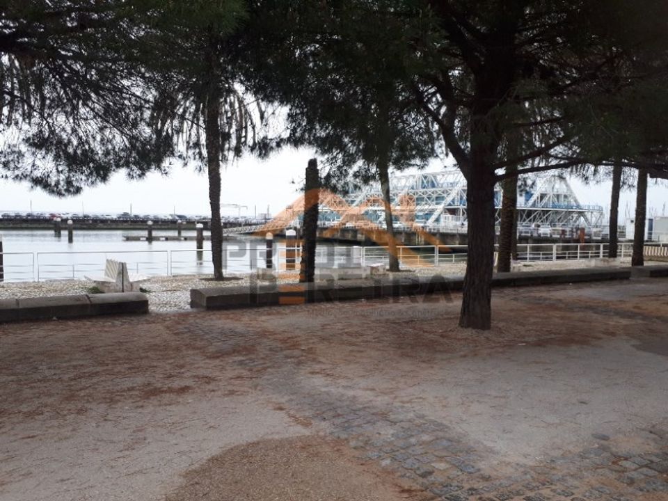 Erhvervsejendom i Moscavide-Parque das Nacoes, Lisbon - foto 1