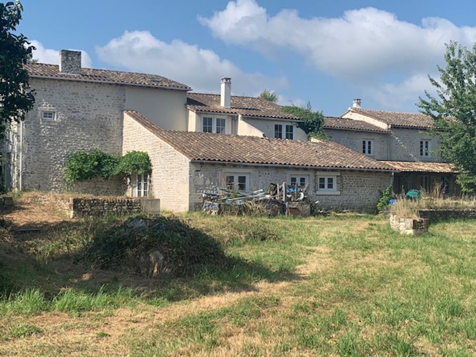 Villa en Saint-Ciers-Du-Taillon, Charente-Maritime - foto 1