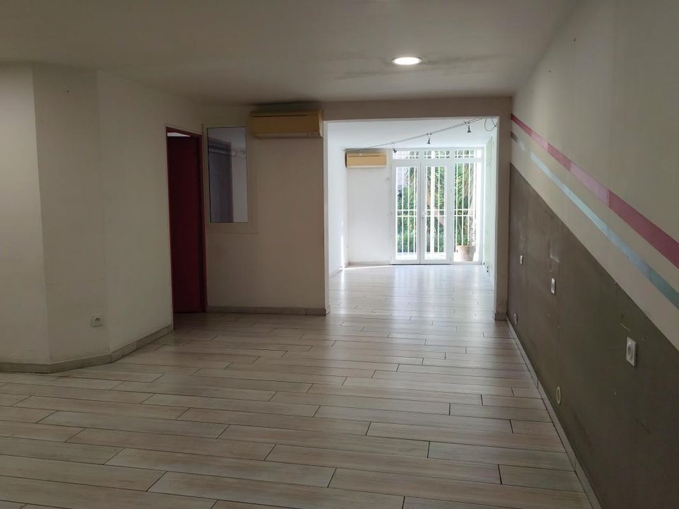 Commercial property in Claira, Pyrenees-Orientales - photo 1