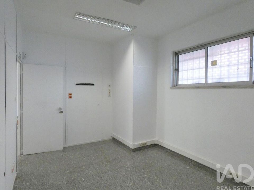 Erhvervsejendom i Amadora, Lisbon - foto 4