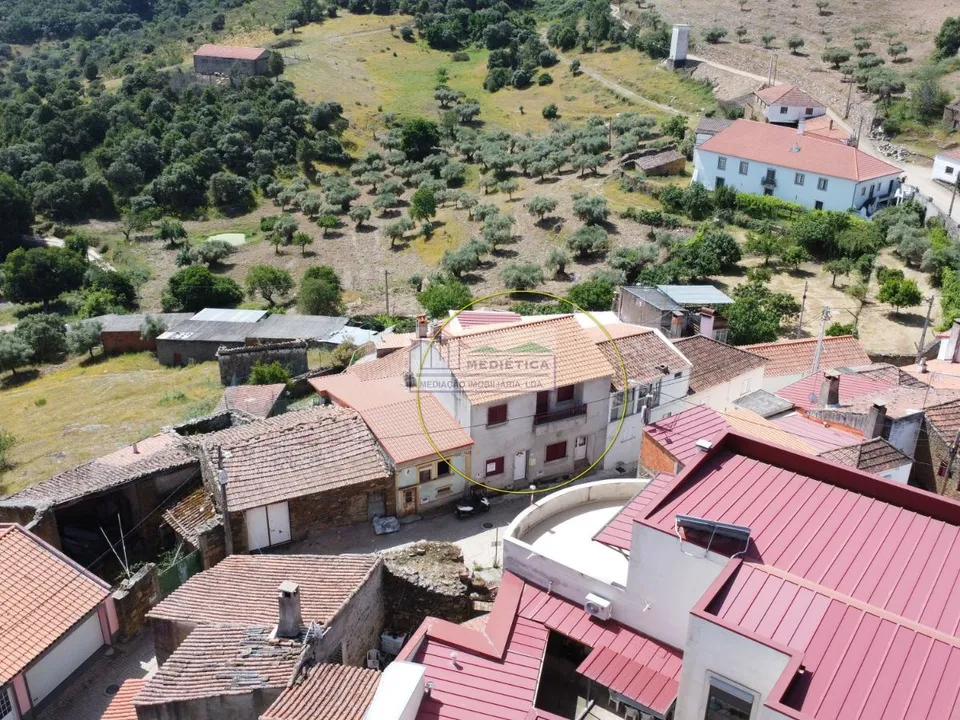 Rækkehus i Alfandega da Fe, Braganca - foto 1