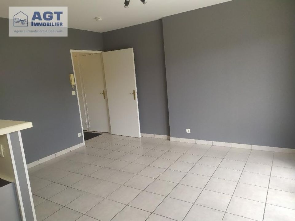 Apartment in Beauvais, Oise - photo 2
