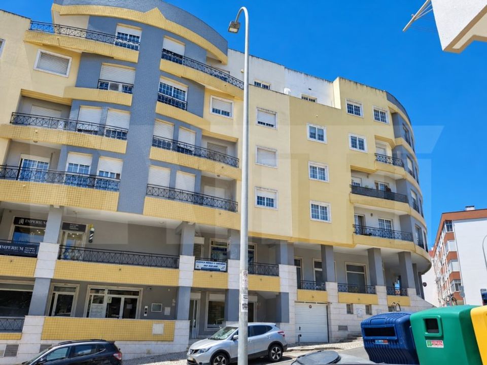 Erhvervsejendom i Amadora, Lisbon - foto 1