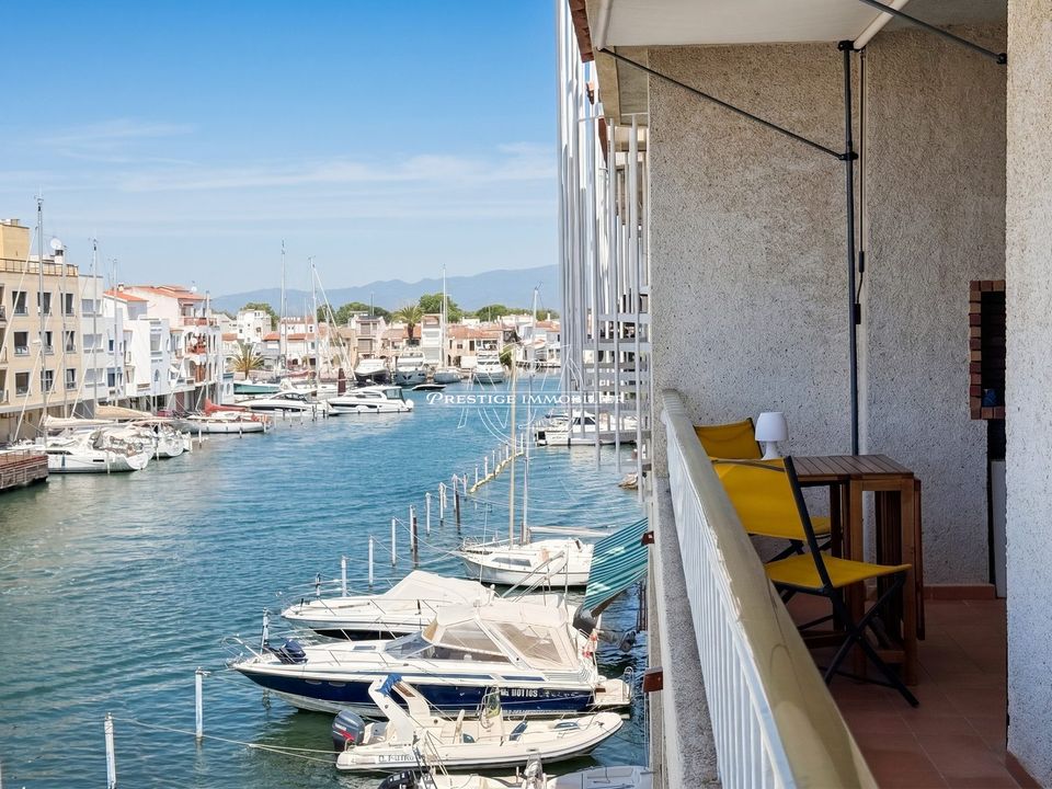 Lejlighed i Empuriabrava, Gerona - foto 1