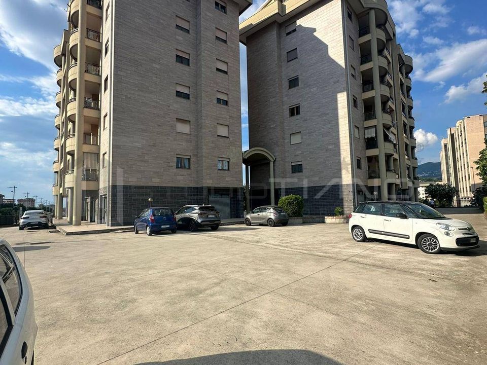 Erhvervsejendom i Cosenza, Cosenza - foto 1
