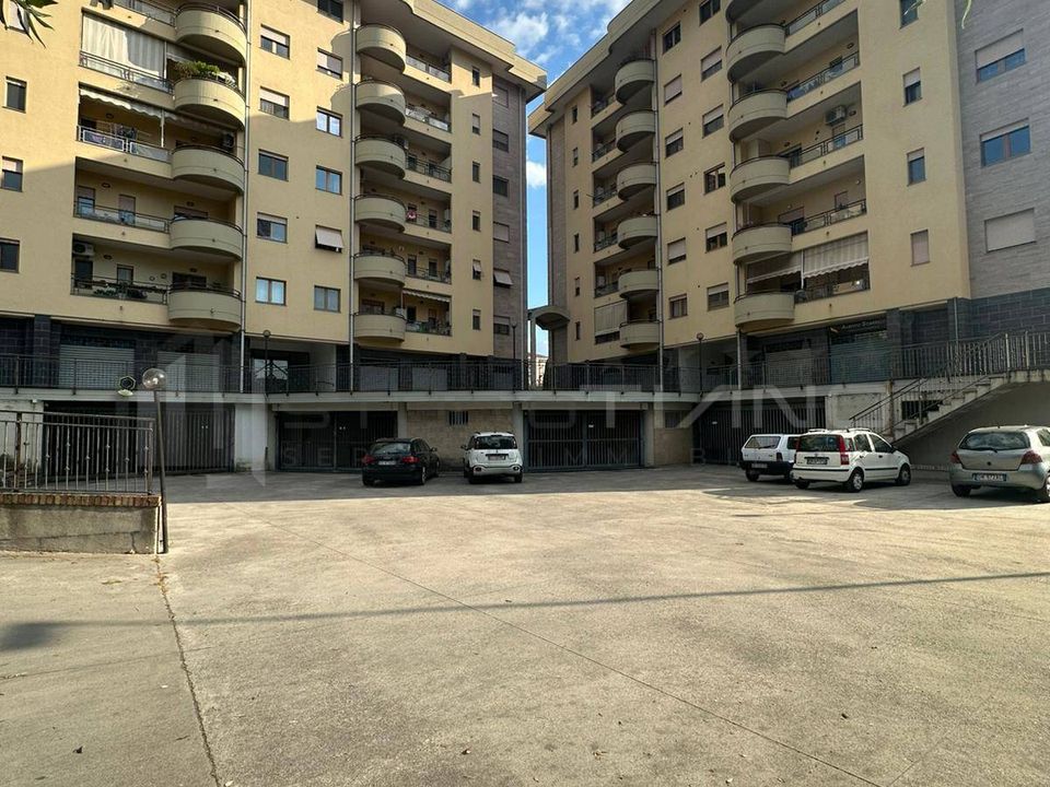 Erhvervsejendom i Cosenza, Cosenza - foto 2