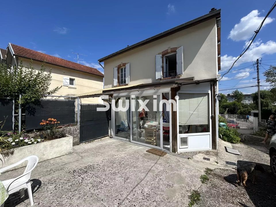 Villa i Lons-le-Saunier, Jura - foto 1