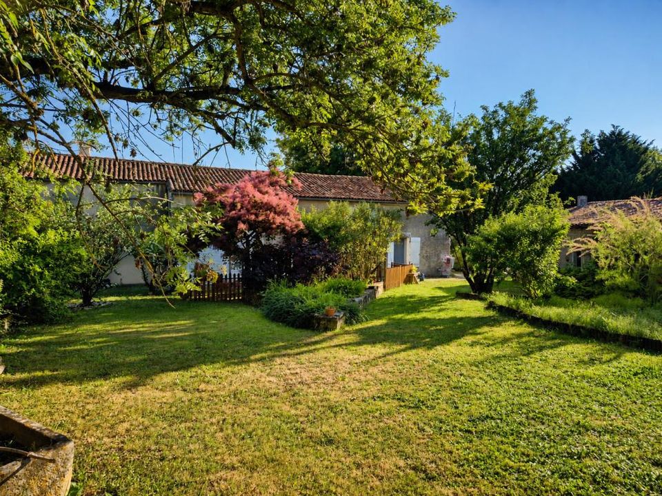 Landejendom i Besse, Charente - foto 1