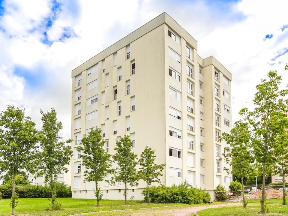 Apartment in Gueugnon, Saone-et-Loire - photo 1