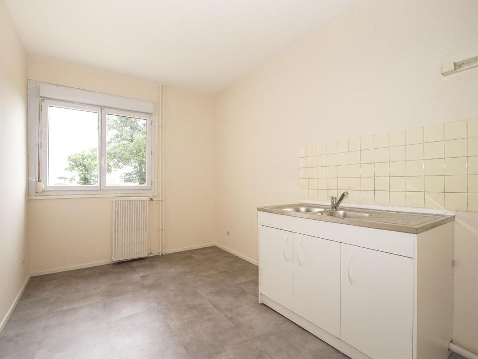 Apartment in Gueugnon, Saone-et-Loire - photo 3